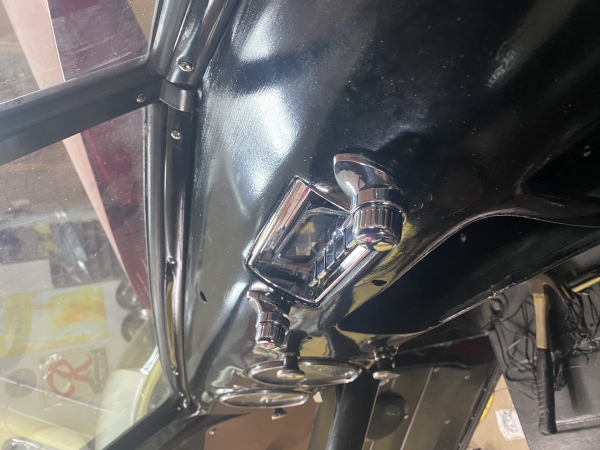 1949 Chevrolet Chevy pickup - Retro radio installation  - Image 3