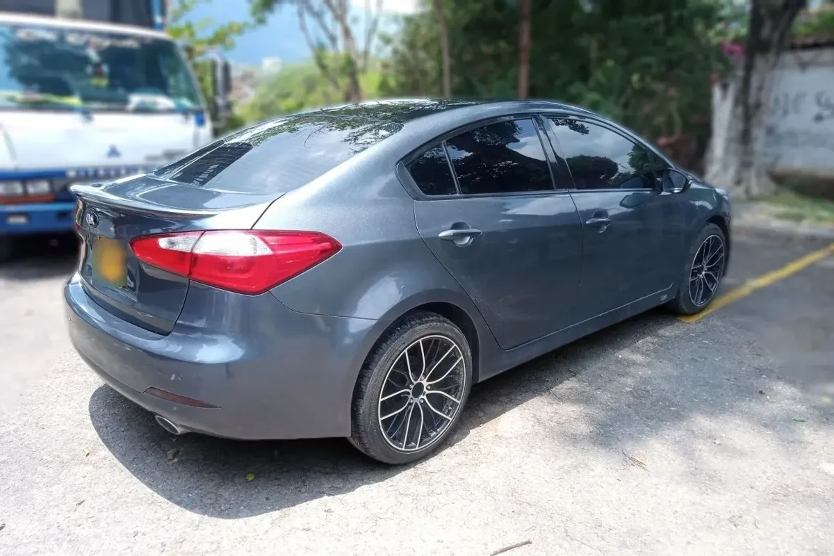 2016 Kia Forte/Cerato - Photo 3 of 6