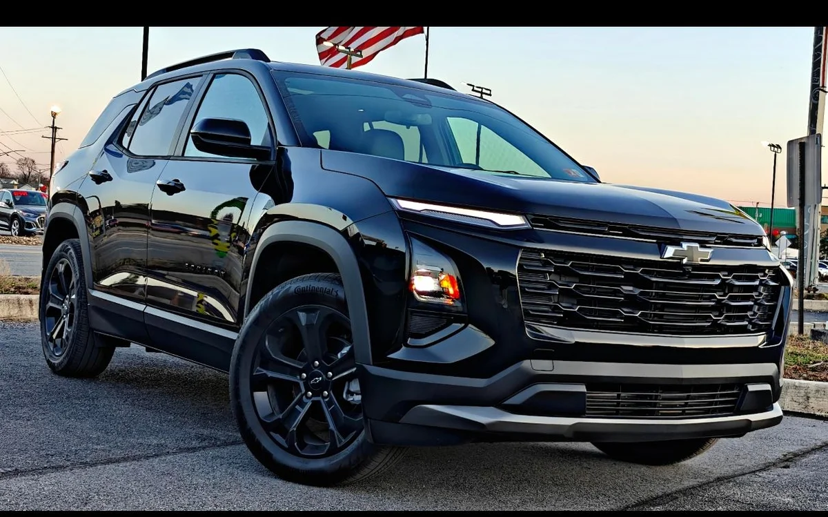 2025 Chevrolet Equinox - Photo 2 of 3