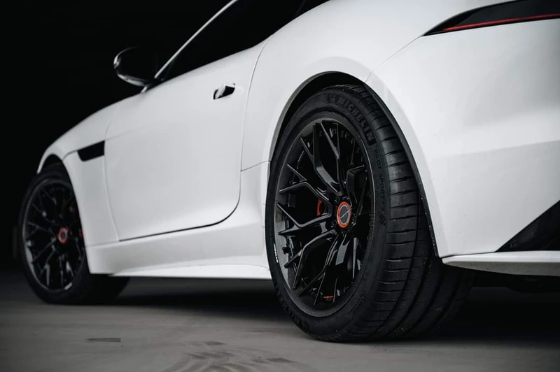 2021 Jaguar F-TYPE - Photo 2 of 6