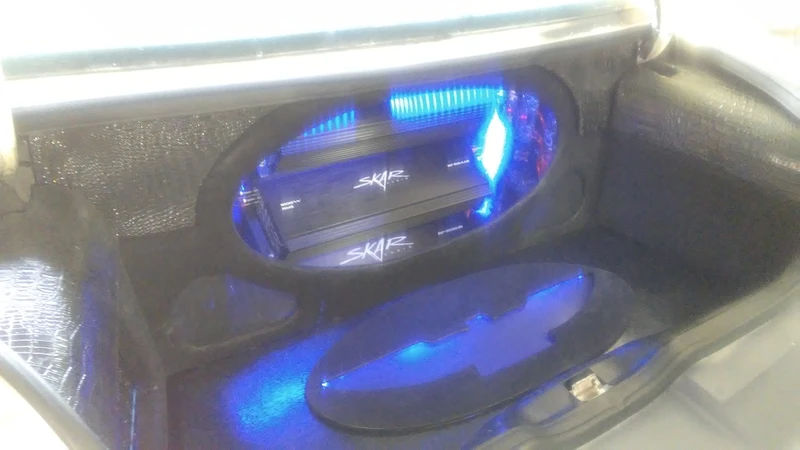 1995 Ford Thunderbird - Photo 4 of 9