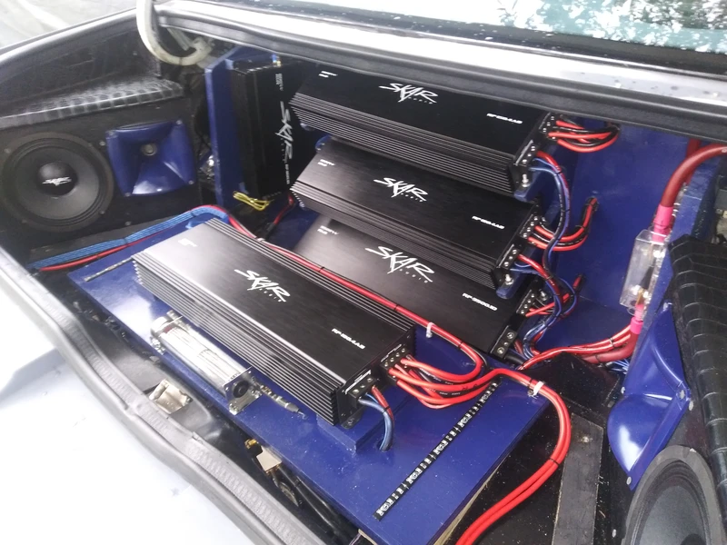 1995 Ford Thunderbird - Photo 6 of 9