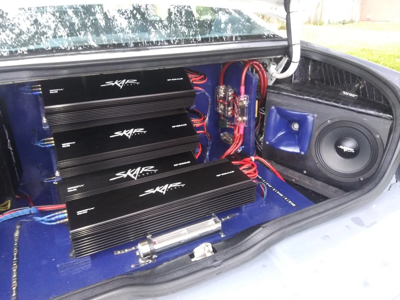 1995 Ford Thunderbird - Photo 7 of 9