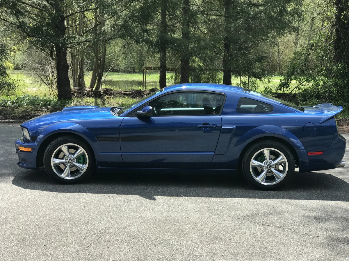 2008 Ford Mustang - Photo 2 of 3